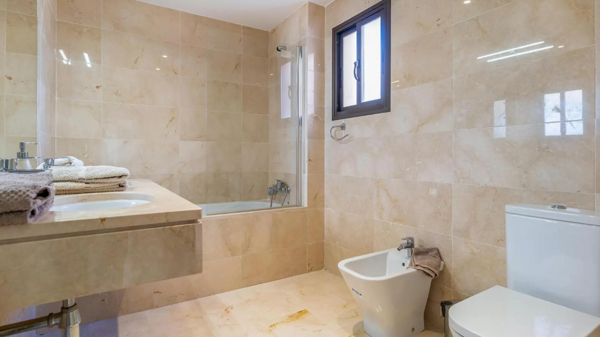 2 Bedroom Stunning Apartment In 卡萨雷斯