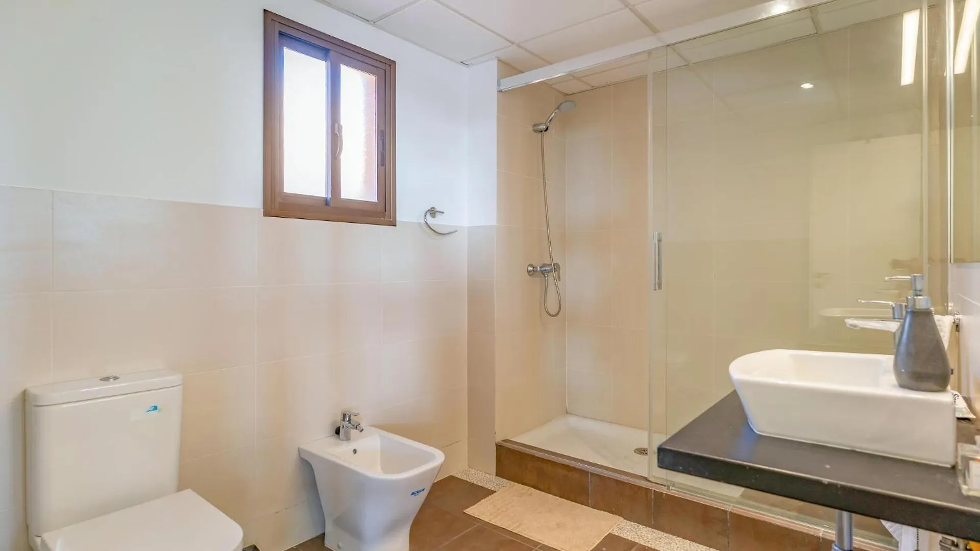 2 Bedroom Stunning Apartment In 卡萨雷斯 西班牙